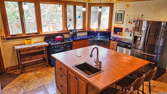 474 Lost Ln., Tarpley, TX 78883