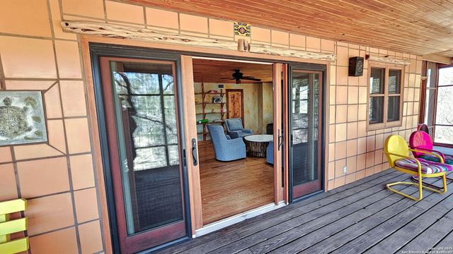 474 Lost Ln., Tarpley, TX 78883