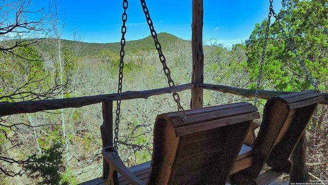 474 Lost Ln., Tarpley, TX 78883