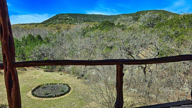 474 Lost Ln., Tarpley, TX 78883
