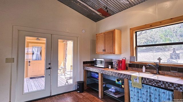 474 Lost Ln., Tarpley, TX 78883
