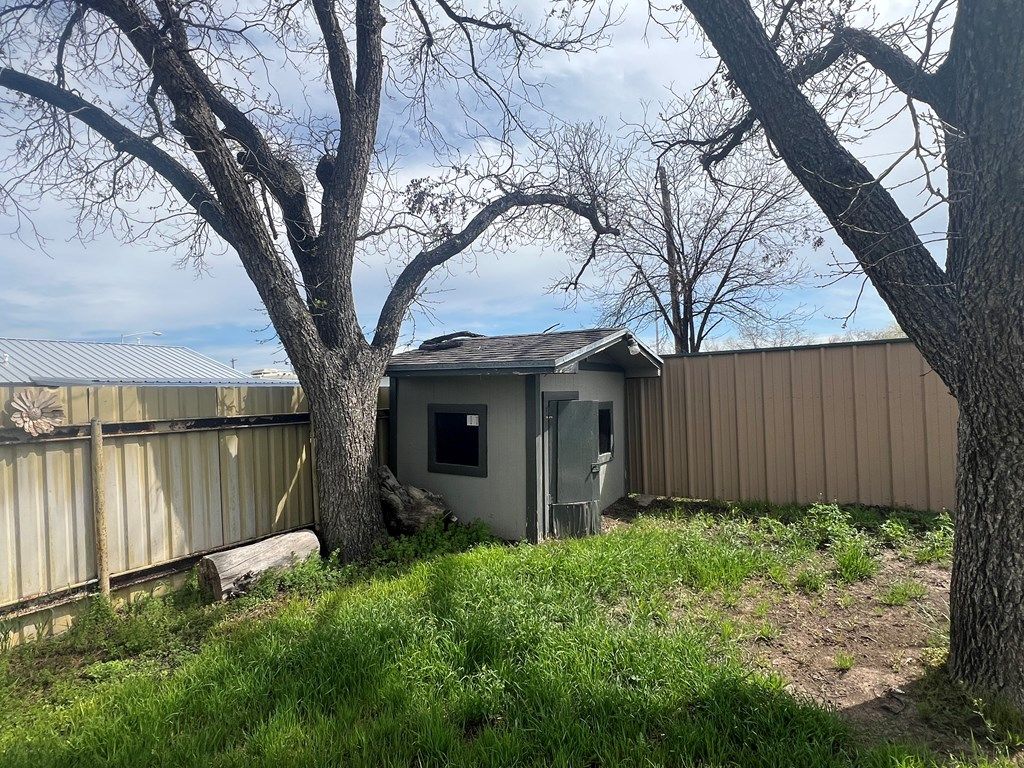 Image 23 of property listing at 172 Woodruff St, San Angelo, TX 76905