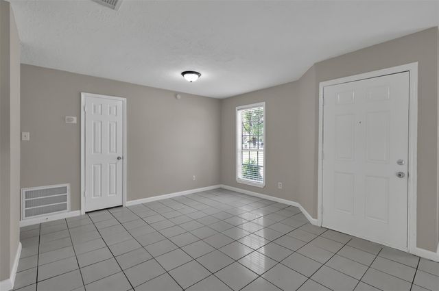 1018 Surrey Court, Tomball, TX 77375