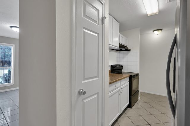 1018 Surrey Court, Tomball, TX 77375