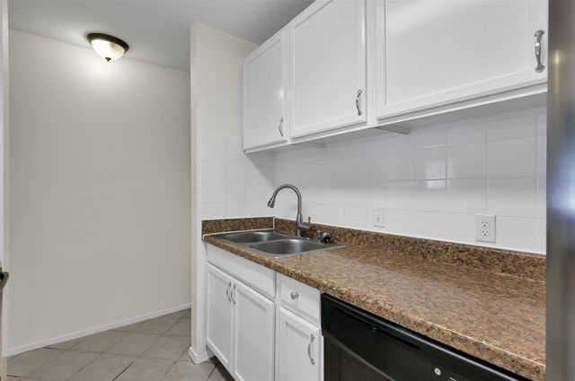 1018 Surrey Court, Tomball, TX 77375