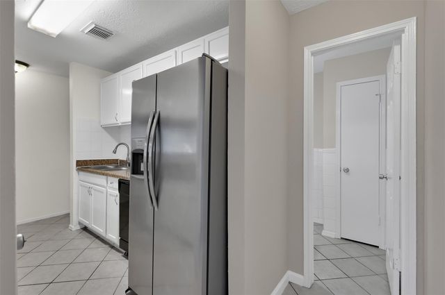 1018 Surrey Court, Tomball, TX 77375