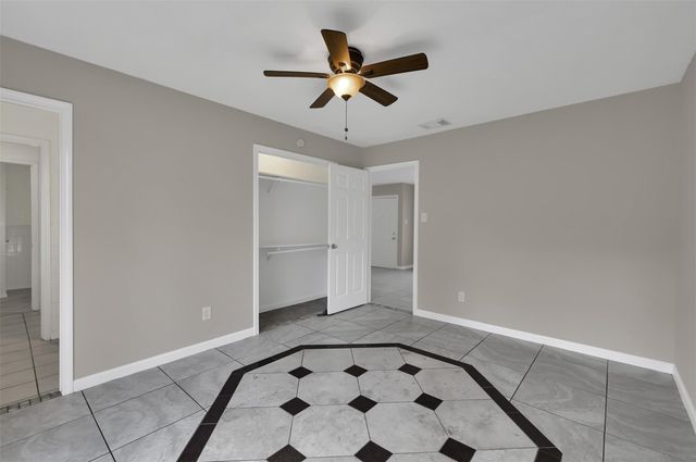 1018 Surrey Court, Tomball, TX 77375