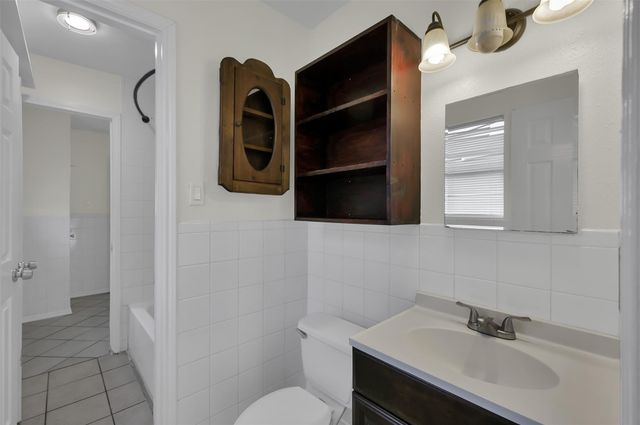 1018 Surrey Court, Tomball, TX 77375