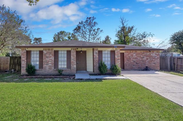 1018 Surrey Court, Tomball, TX 77375