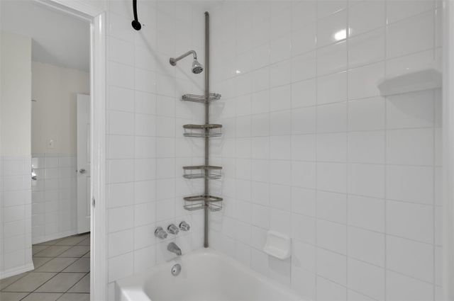 1018 Surrey Court, Tomball, TX 77375