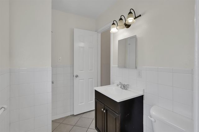 1018 Surrey Court, Tomball, TX 77375