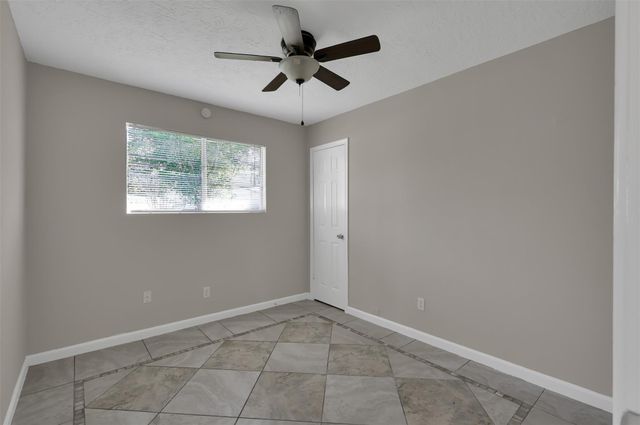 1018 Surrey Court, Tomball, TX 77375