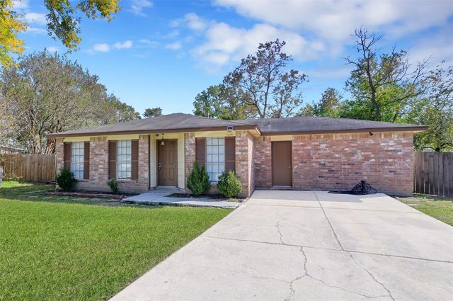 1018 Surrey Court, Tomball, TX 77375