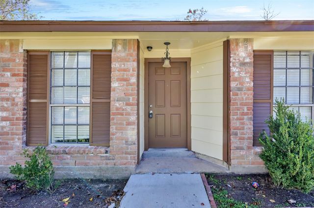1018 Surrey Court, Tomball, TX 77375