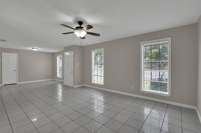 1018 Surrey Court, Tomball, TX 77375