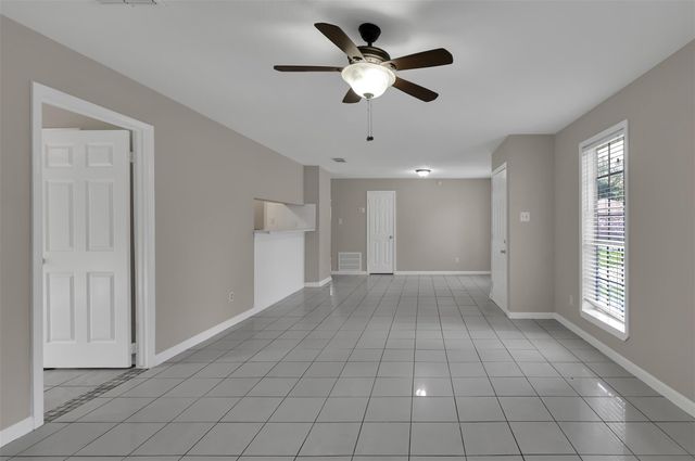 1018 Surrey Court, Tomball, TX 77375