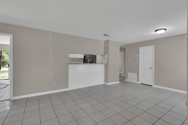 1018 Surrey Court, Tomball, TX 77375