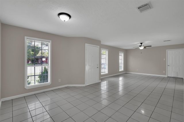 1018 Surrey Court, Tomball, TX 77375