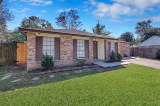 1018 Surrey Court, Tomball, TX 77375