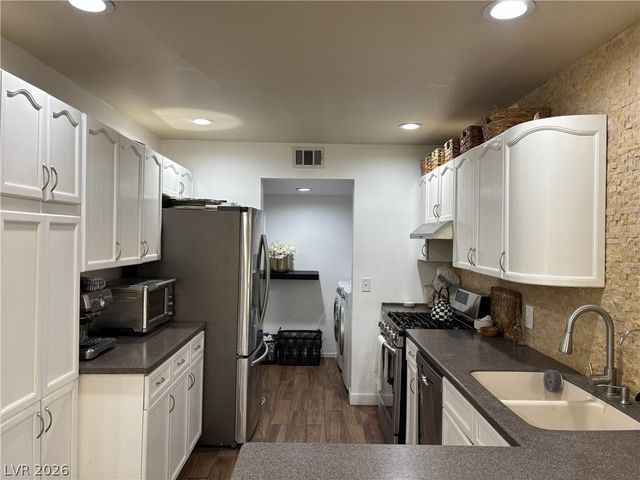 2604 Glen Green Avenue, Henderson, NV 89074