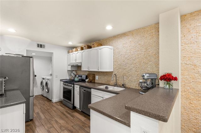 2604 Glen Green Avenue, Henderson, NV 89074