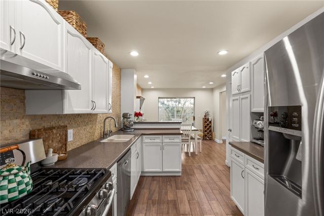 2604 Glen Green Avenue, Henderson, NV 89074