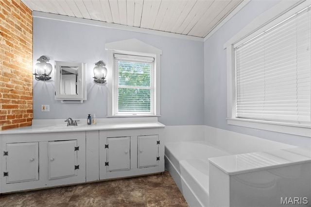 205 E 8th Street, Hermann, MO 65041