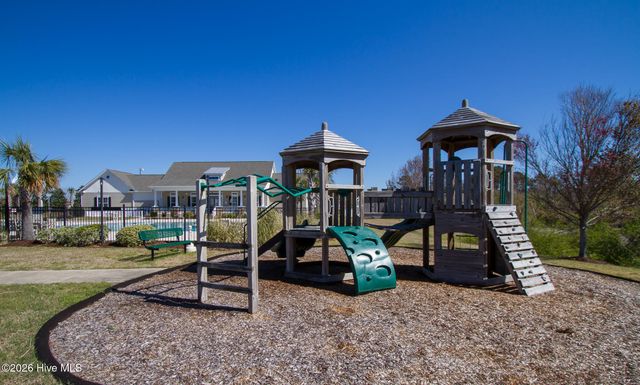 5242 Windward Way, Southport, NC 28461