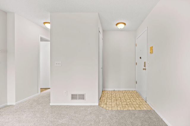 1049 Greenhaven Drive, Vadnais Heights, MN 55127