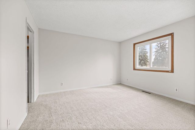 1049 Greenhaven Drive, Vadnais Heights, MN 55127