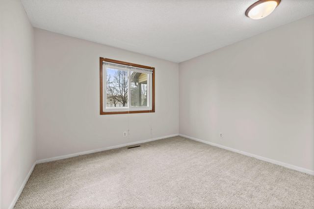 1049 Greenhaven Drive, Vadnais Heights, MN 55127