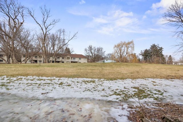 1049 Greenhaven Drive, Vadnais Heights, MN 55127