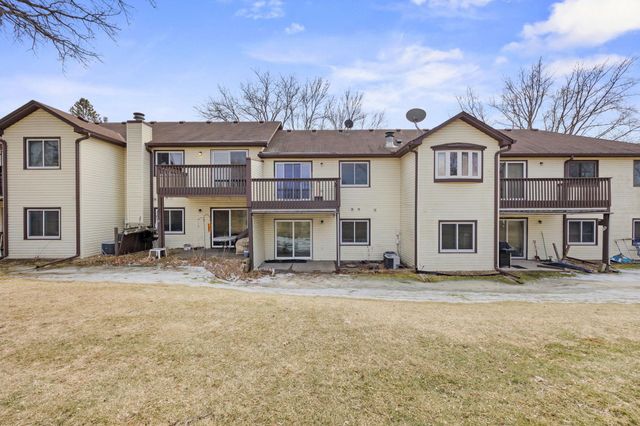 1049 Greenhaven Drive, Vadnais Heights, MN 55127