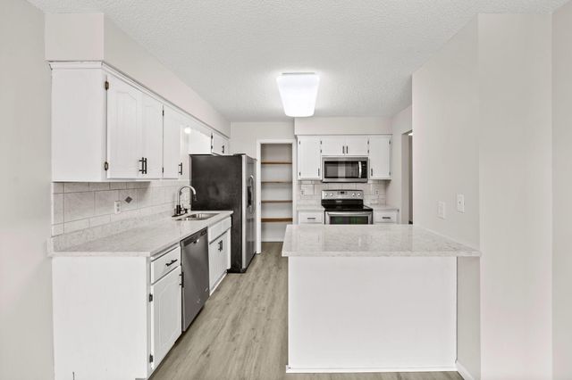 1049 Greenhaven Drive, Vadnais Heights, MN 55127