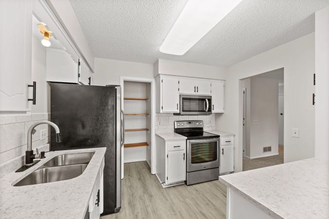 1049 Greenhaven Drive, Vadnais Heights, MN 55127