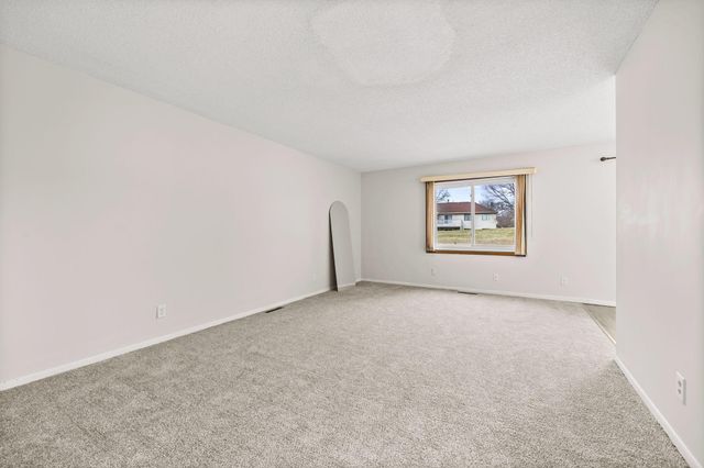 1049 Greenhaven Drive, Vadnais Heights, MN 55127