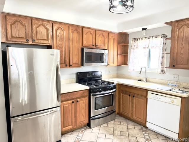 24572 Rosalind Avenue, Eastpointe, MI 48021