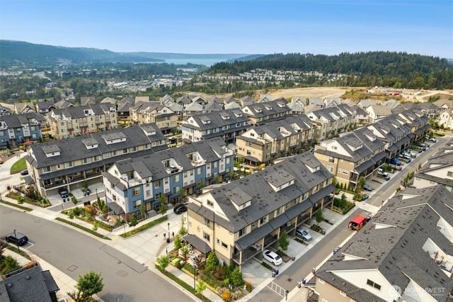 1048 7th Avenue NE, Issaquah, WA 98029