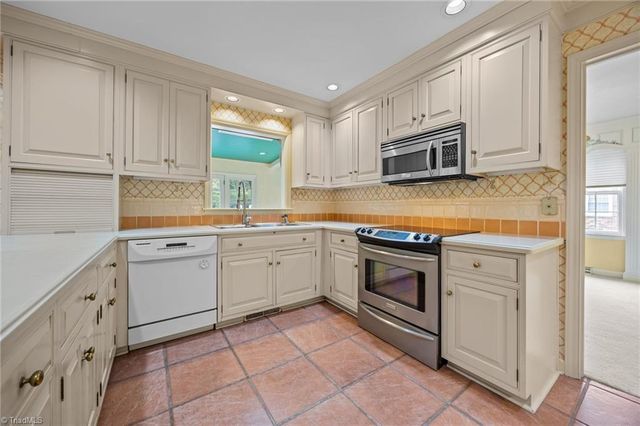 1122 Kensington Drive, High Point, NC 27262