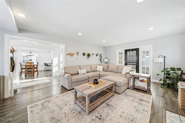 3014 Euclid Heights Boulevard, Cleveland Heights, OH 44118