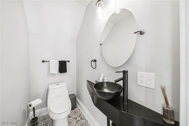 3014 Euclid Heights Boulevard, Cleveland Heights, OH 44118