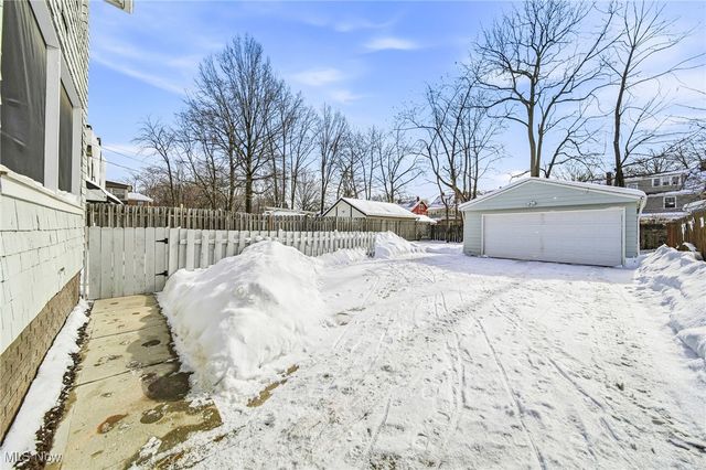 3014 Euclid Heights Boulevard, Cleveland Heights, OH 44118