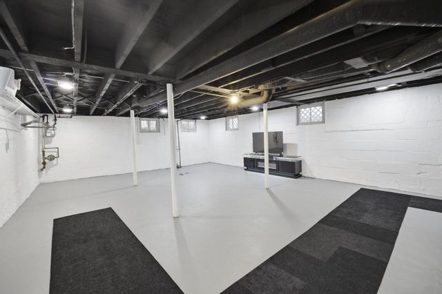 2760 N Booth STREET, Milwaukee, WI 53212
