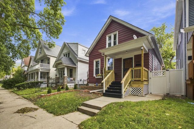 2760 N Booth STREET, Milwaukee, WI 53212