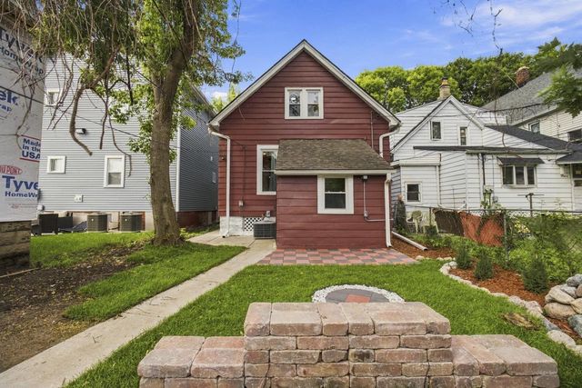 2760 N Booth STREET, Milwaukee, WI 53212