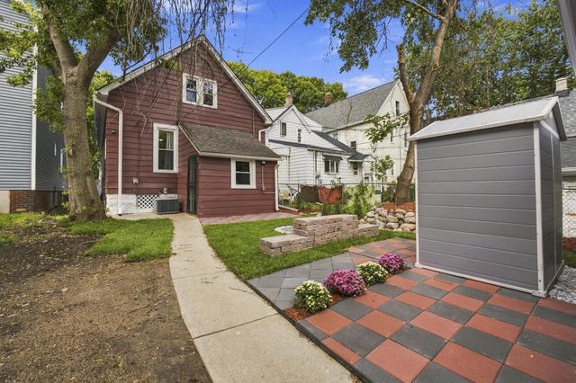 2760 N Booth STREET, Milwaukee, WI 53212