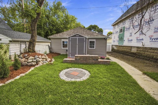 2760 N Booth STREET, Milwaukee, WI 53212