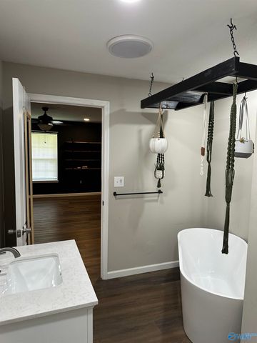 1902 NW Louise Avenue NW, Fort Payne, AL 35967