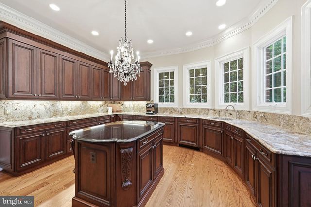 3002 APPLE BROOK LN, Oakton, VA 22124