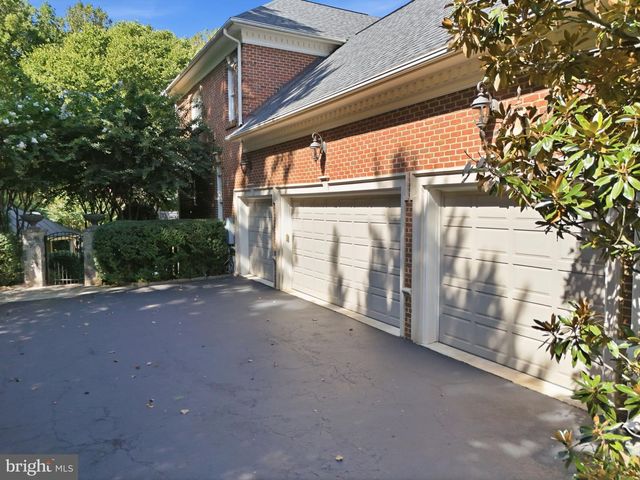 3002 APPLE BROOK LN, Oakton, VA 22124